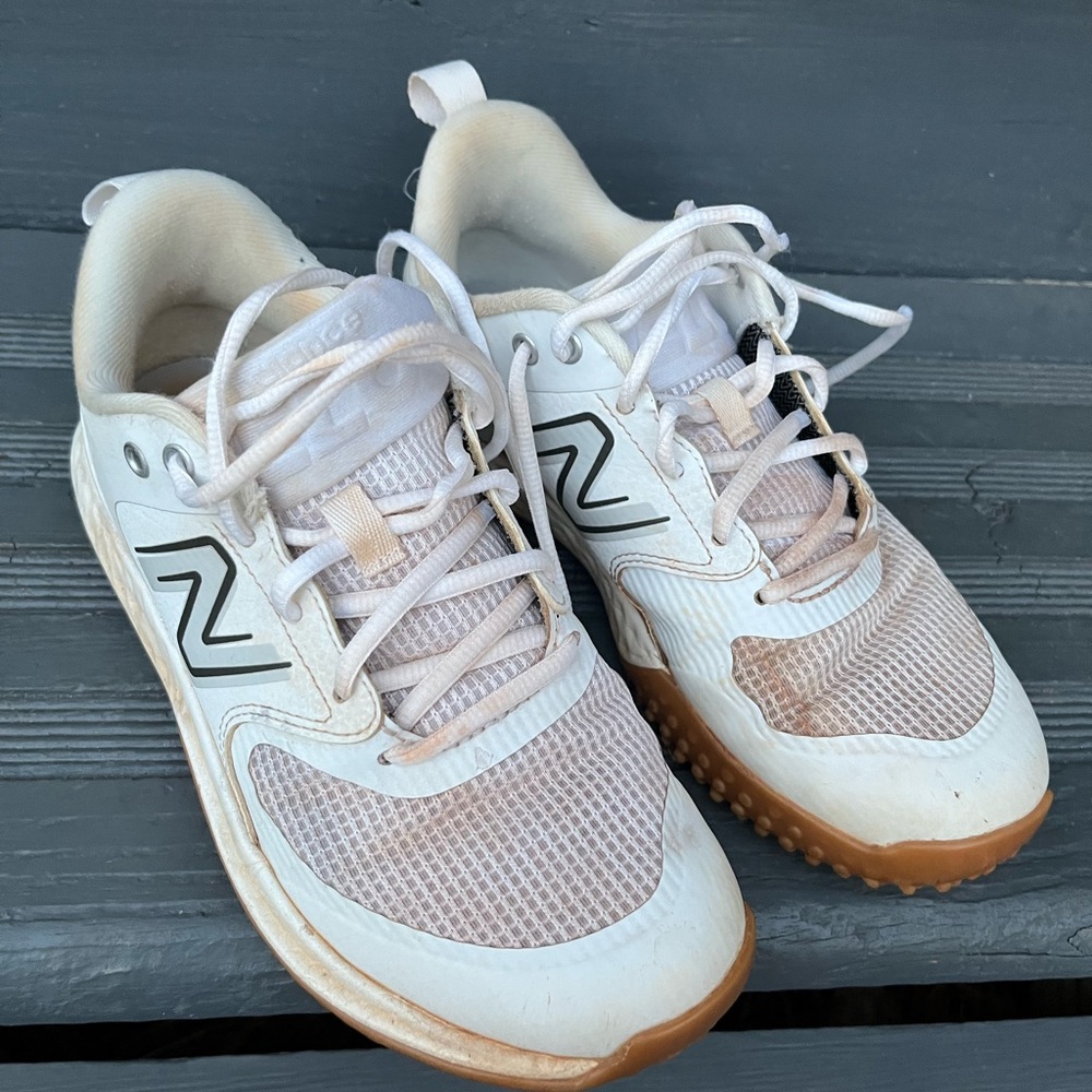 New Balance Baseball ⚾️ or Softball 🥎 Turf shoes. GUC